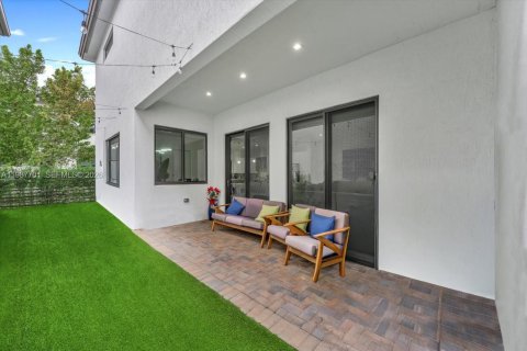 Casa en venta en Doral, Florida, 4 dormitorios, 265.98 m2 № 2048977 - foto 23