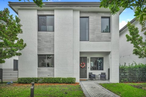 Casa en venta en Doral, Florida, 4 dormitorios, 265.98 m2 № 2048977 - foto 2