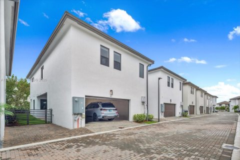 Casa en venta en Doral, Florida, 4 dormitorios, 265.98 m2 № 2048977 - foto 26