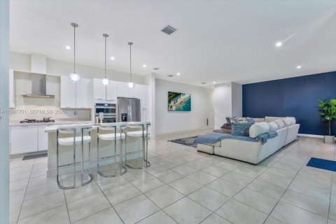 Casa en venta en Doral, Florida, 4 dormitorios, 265.98 m2 № 2048977 - foto 4