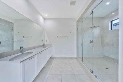 Casa en venta en Doral, Florida, 4 dormitorios, 265.98 m2 № 2048977 - foto 19
