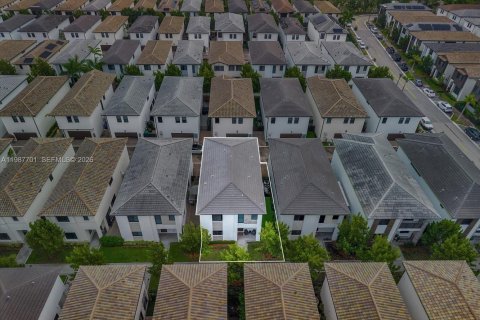 Casa en venta en Doral, Florida, 4 dormitorios, 265.98 m2 № 2048977 - foto 27