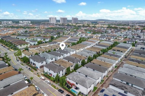 Casa en venta en Doral, Florida, 4 dormitorios, 265.98 m2 № 2048977 - foto 29