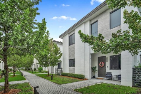 Casa en venta en Doral, Florida, 4 dormitorios, 265.98 m2 № 2048977 - foto 1