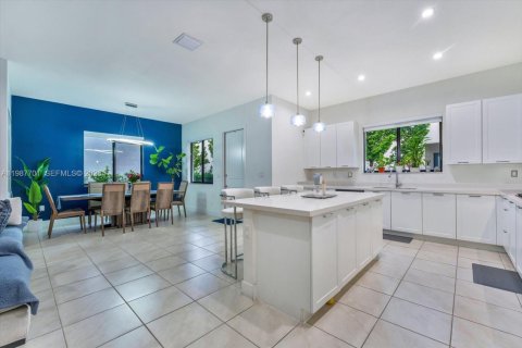 Casa en venta en Doral, Florida, 4 dormitorios, 265.98 m2 № 2048977 - foto 8