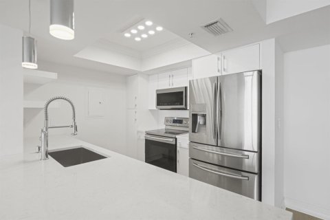 Condo in Boca Raton, Florida, 2 bedrooms № 2247919 - photo 13