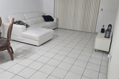 Снять в аренду квартиру в Майами, Флорида 1 спальня, 70.23м2, № 1985122 - фото 5