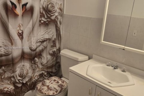 Снять в аренду квартиру в Майами, Флорида 1 спальня, 70.23м2, № 1985122 - фото 3