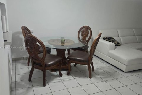 Снять в аренду квартиру в Майами, Флорида 1 спальня, 70.23м2, № 1985122 - фото 4