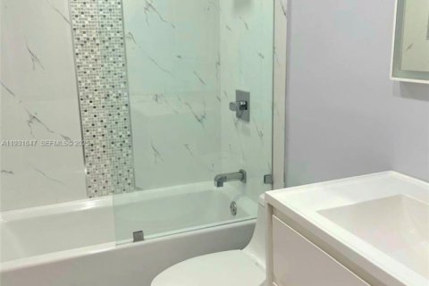 Condominio en venta en Miami, Florida, 2 dormitorios, 100.89 m2 № 2034626 - foto 15