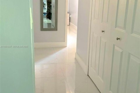 Condominio en venta en Miami, Florida, 2 dormitorios, 100.89 m2 № 2034626 - foto 16