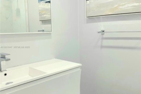 Condominio en venta en Miami, Florida, 2 dormitorios, 100.89 m2 № 2034626 - foto 13