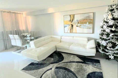 Condominio en Miami, Florida, 2 dormitorios  № 2034626