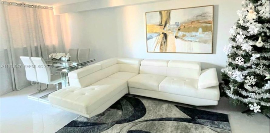 Condominio en Miami, Florida, 2 dormitorios № 2034626