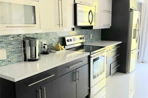 Condominio en venta en Miami, Florida, 2 dormitorios, 100.89 m2 № 2034626 - foto 3