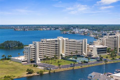 Condo in Hudson, Florida, 1 bedroom  № 2102906 - photo 4