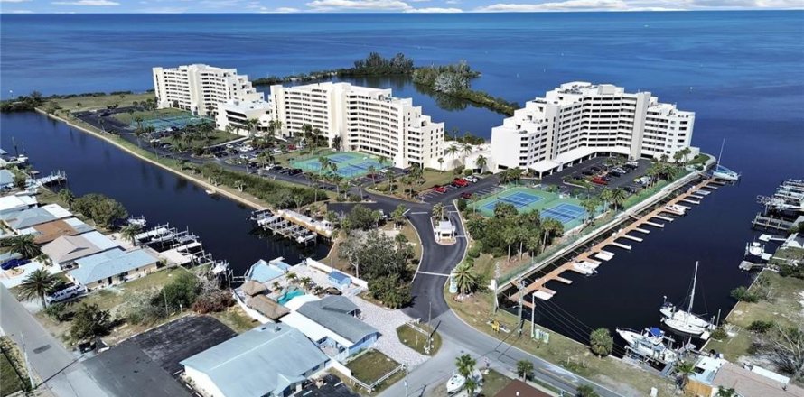 Condo in Hudson, Florida, 1 bedroom  № 2102906