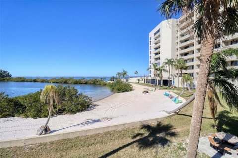 Condo in Hudson, Florida, 1 bedroom  № 2102906 - photo 17