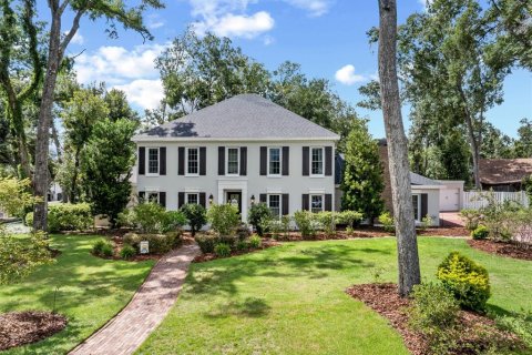 House in Brandon, Florida 4 bedrooms, 411.93 sq.m. № 2353195 - photo 4