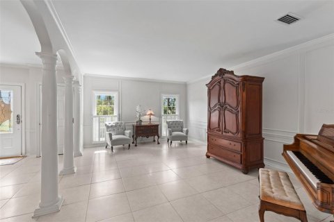 House in Brandon, Florida 4 bedrooms, 411.93 sq.m. № 2353195 - photo 12