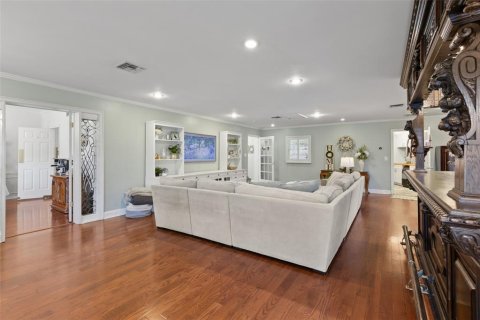 House in Brandon, Florida 4 bedrooms, 411.93 sq.m. № 2353195 - photo 25