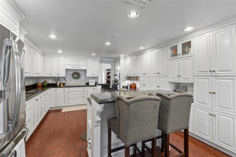 House in Brandon, Florida 4 bedrooms, 411.93 sq.m. № 2353195 - photo 22
