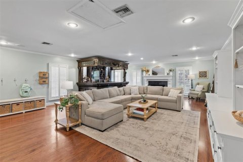 House in Brandon, Florida 4 bedrooms, 411.93 sq.m. № 2353195 - photo 28