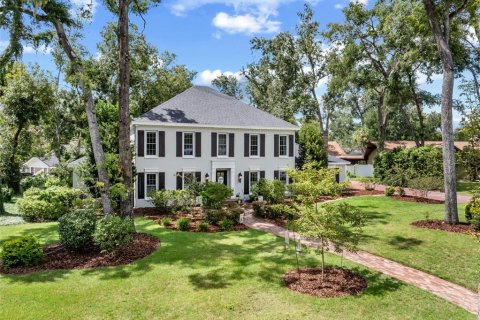 House in Brandon, Florida 4 bedrooms, 411.93 sq.m. № 2353195