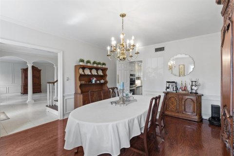 House in Brandon, Florida 4 bedrooms, 411.93 sq.m. № 2353195 - photo 15