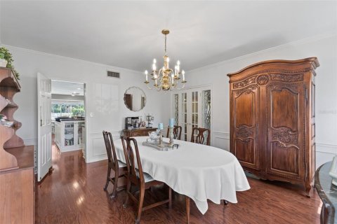 House in Brandon, Florida 4 bedrooms, 411.93 sq.m. № 2353195 - photo 16