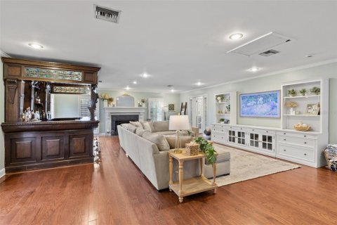 House in Brandon, Florida 4 bedrooms, 411.93 sq.m. № 2353195 - photo 29