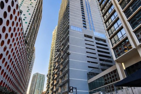Condo in Miami, Florida, 1 bedroom  № 2272370 - photo 9