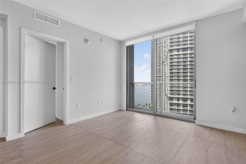 Condo in Miami, Florida, 1 bedroom  № 2272370 - photo 5