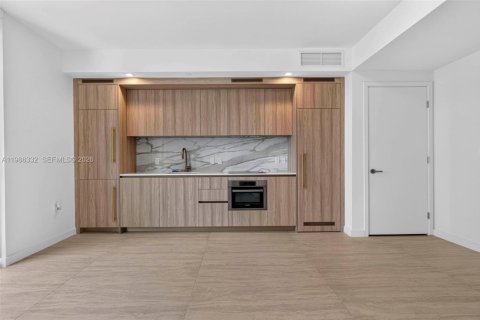 Condo in Miami, Florida, 1 bedroom  № 2272370 - photo 28