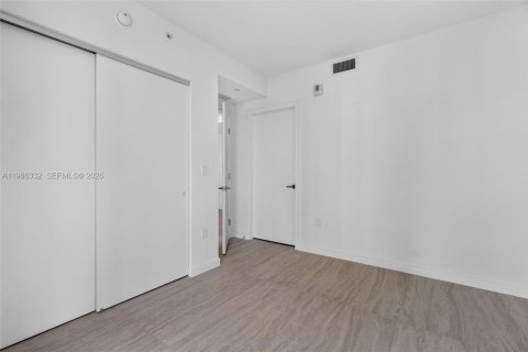 Condo in Miami, Florida, 1 bedroom  № 2272370 - photo 10