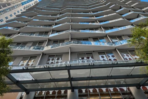 Condo in Miami, Florida, 1 bedroom № 2272370 - photo 6