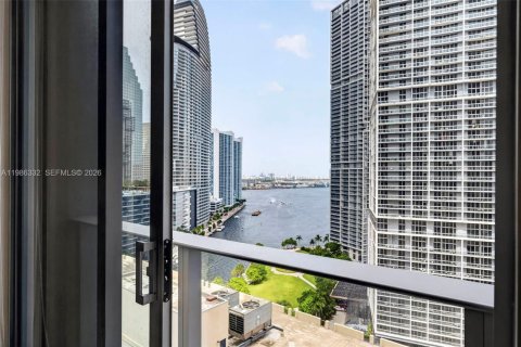 Condo in Miami, Florida, 1 bedroom № 2272370 - photo 12