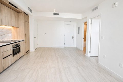 Condo in Miami, Florida, 1 bedroom  № 2272370 - photo 25