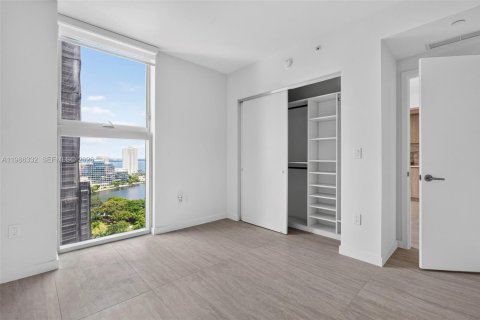 Condo in Miami, Florida, 1 bedroom  № 2272370 - photo 8