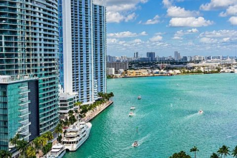 Condo in Miami, Florida, 1 bedroom  № 2272370 - photo 2