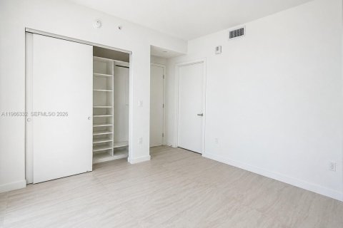 Condo in Miami, Florida, 1 bedroom  № 2272370 - photo 18