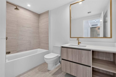 Condo in Miami, Florida, 1 bedroom  № 2272370 - photo 13