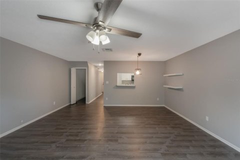 Townhouse in Winter Springs, Florida 3 bedrooms, 135.64 sq.m. № 1742815 - photo 6