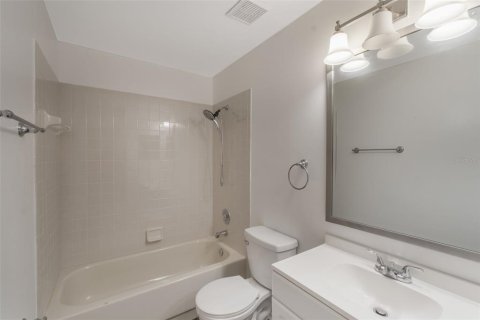 Townhouse in Winter Springs, Florida 3 bedrooms, 135.64 sq.m. № 1742815 - photo 20