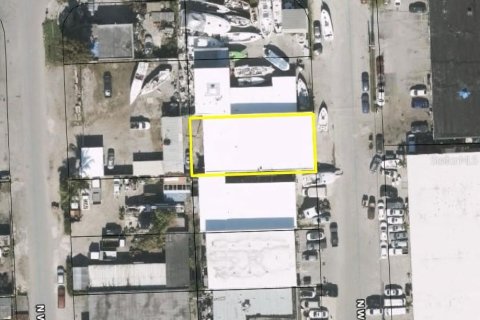 Immobilier commercial à Opa-locka, Floride 436.64 m2 № 2147394