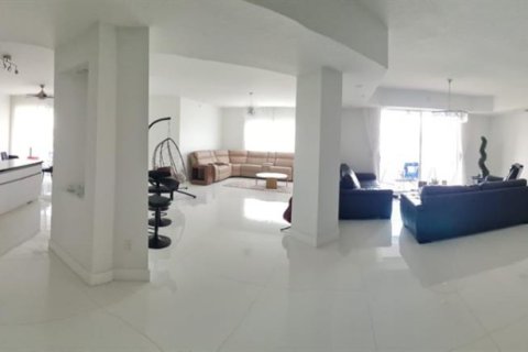 Condominio en alquiler en Doral, Florida, 3 dormitorios, 261.06 m2 № 1842773 - foto 12