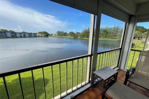 Condominio en alquiler en Pembroke Pines, Florida, 2 dormitorios, 108.7 m2 № 2006745 - foto 5