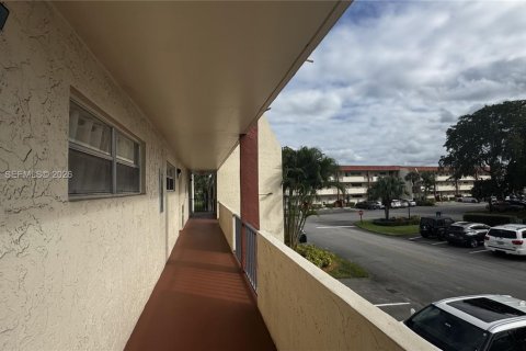 Condominio en alquiler en Pembroke Pines, Florida, 2 dormitorios, 108.7 m2 № 2006745 - foto 19