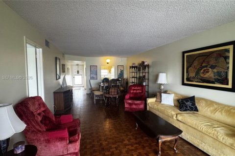 Condominio en alquiler en Pembroke Pines, Florida, 2 dormitorios, 108.7 m2 № 2006745 - foto 4