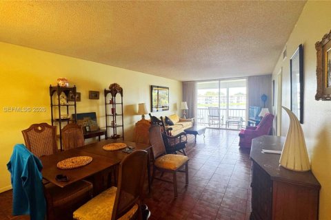 Condominio en alquiler en Pembroke Pines, Florida, 2 dormitorios, 108.7 m2 № 2006745 - foto 6